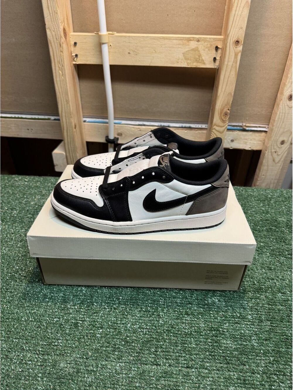 Jordan Retro 1 Mocha Low Size 9 - Picture 8 of 9